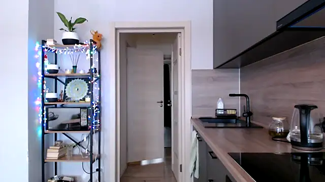 Snapshot of jainesummer chatting on 18, 2, 2025 jainesummer online show from 18, 2, 2025