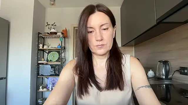 Snapshot of jainesummer chatting on 8, 10, 2025 jainesummer online show from 8, 10, 2025