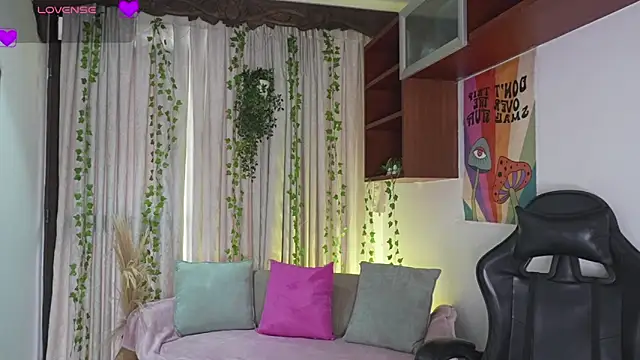 HannaRhodes online show from 5, 2, 2026