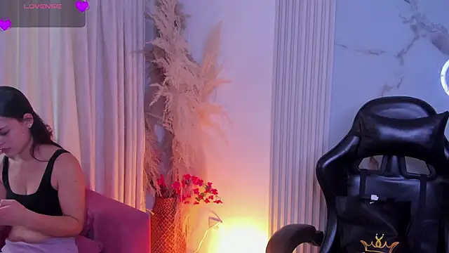 HannaRhodes online show from 28, 4, 2026