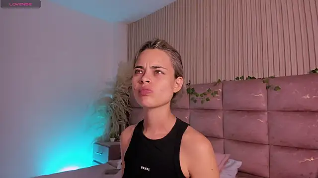 HannaRhodes online show from 23, 6, 2026
