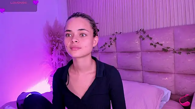 HannaRhodes online show from 1, 7, 2026