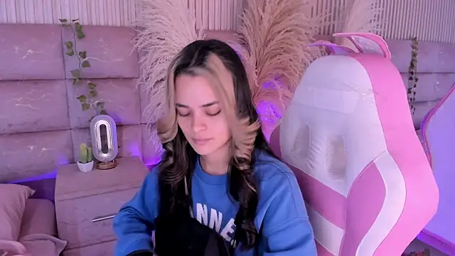 HannaRhodes online show from 14, 7, 2026