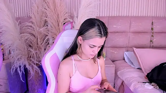 HannaRhodes online show from 17, 7, 2026