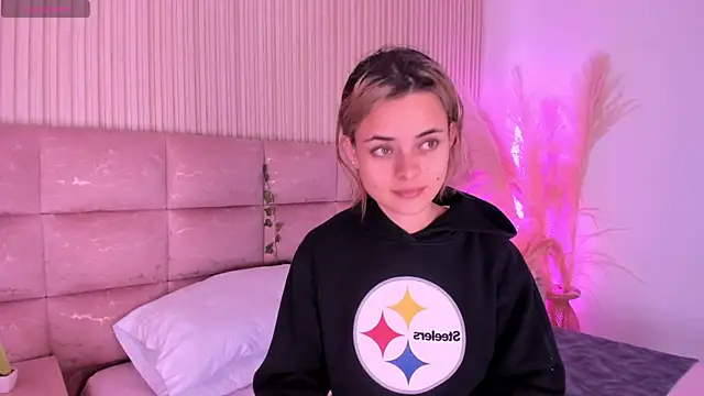 HannaRhodes online show from 21, 7, 2026