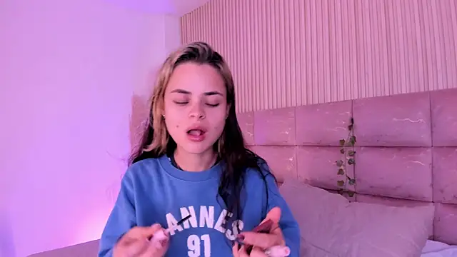 HannaRhodes online show from 23, 7, 2026