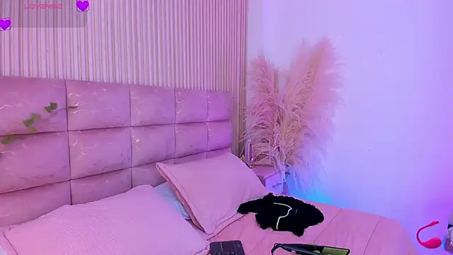 HannaRhodes online show from 30, 7, 2026