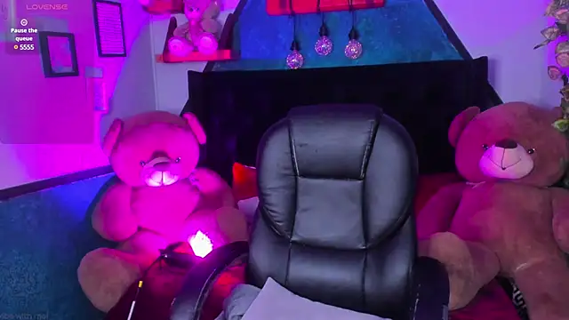 Snapshot of _Sophie__miller chatting on 12, 12, 2024  Sophie  miller online show from 12, 12, 2024