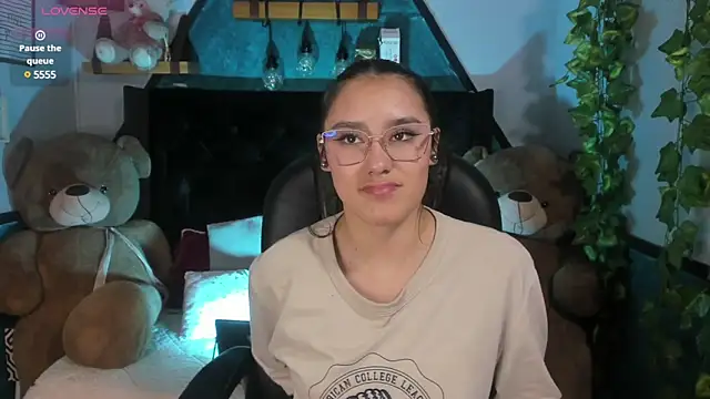 Snapshot of _Sophie__miller chatting on 19, 3, 2025  Sophie  miller online show from 19, 3, 2025