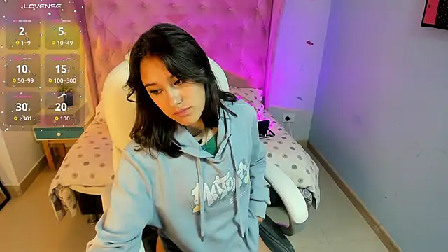 Snapshot of _Sophie__miller chatting on 10, 9, 2025  Sophie  miller online show from 10, 9, 2025