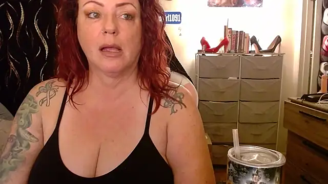 Snapshot of Nikkimastersgirl1091 chatting on 28, 10, 2025 Nikkimastersgirl1091 online show from 28, 10, 2025