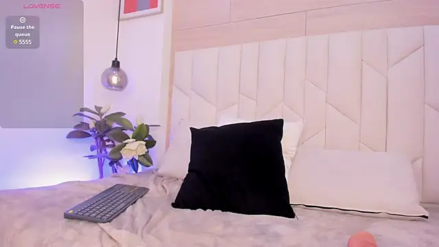 SaraMonroe1 online show from 6, 2, 2025