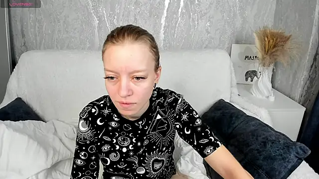 Snapshot of Michelle_Blond chatting on 30, 9, 2025 Michelle Blond online show from 30, 9, 2025