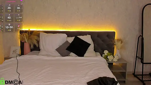 Snapshot of Michelle_Blond chatting on 5, 3, 2026 Michelle Blond online show from 5, 3, 2026