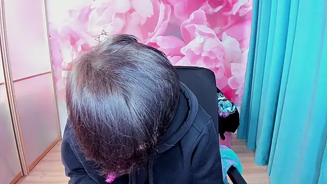 EmiliaYours online show from 31, 1, 2025