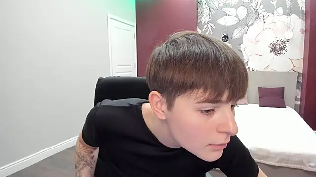 EmiliaYours online show from 17, 11, 2025