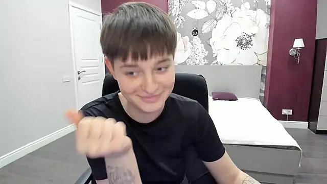 EmiliaYours online show from 5, 1, 2026