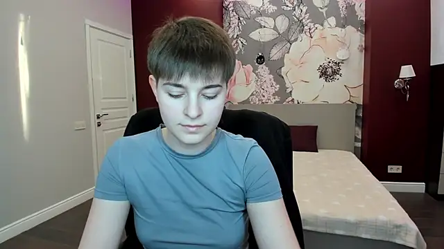 EmiliaYours online show from 8, 3, 2026