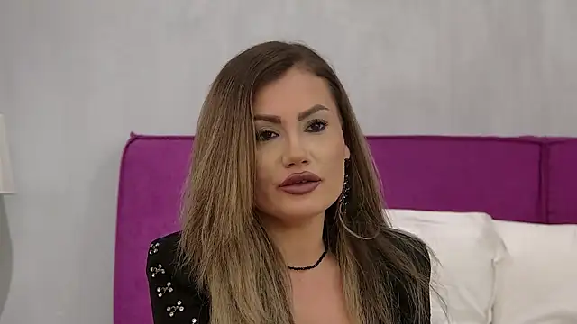 Snapshot of CelineHuddson chatting on 31, 12, 2024 CelineHuddson online show from 31, 12, 2024