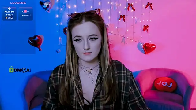 luna berryy online show from 27, 4, 2026