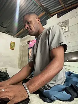 Snapshot of ElNegroRony chatting on 31, 12, 2024 ElNegroRony online show from 31, 12, 2024