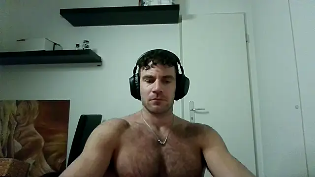 Snapshot of alpha-hunk chatting on 8, 11, 2025 alpha-hunk online show from 8, 11, 2025