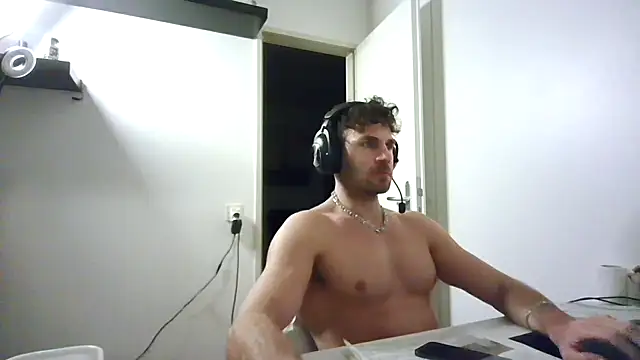 Snapshot of alpha-hunk chatting on 13, 12, 2025 alpha-hunk online show from 13, 12, 2025