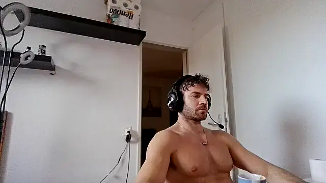 Snapshot of alpha-hunk chatting on 18, 12, 2025 alpha-hunk online show from 18, 12, 2025