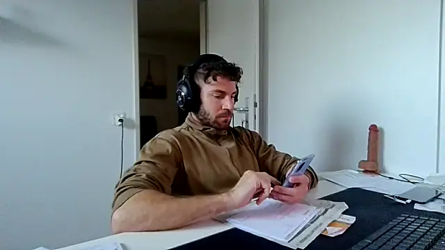 Snapshot of alpha-hunk chatting on 13, 3, 2026 alpha-hunk online show from 13, 3, 2026