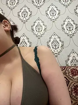 Snapshot of StormBeverly chatting on 27, 11, 2025 StormBeverly online show from 27, 11, 2025