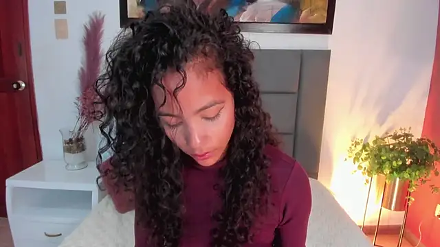 AntonellaHall  online show from 14, 3, 2025