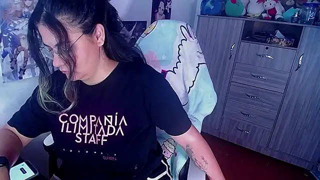 Snapshot of gigiqueen_18 chatting on 5, 12, 2024 gigiqueen 18 online show from 5, 12, 2024