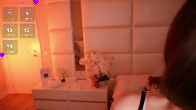 Lilly Colins online show from 13, 11, 2025