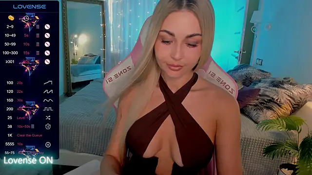 AdeleRoberts online show from 6, 8, 2026