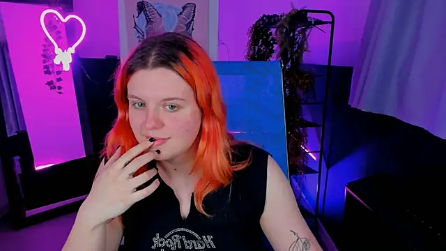 NielletaBlossom online show from 10, 3, 2025