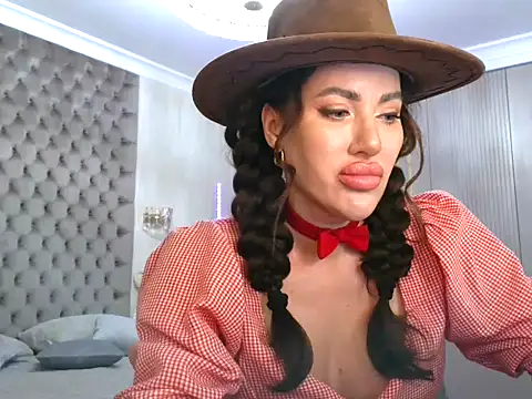 Snapshot of TianaPosh chatting on 14, 2, 2025 TianaPosh online show from 14, 2, 2025