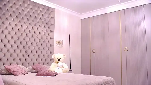 Snapshot of TianaPosh chatting on 17, 10, 2025 TianaPosh online show from 17, 10, 2025