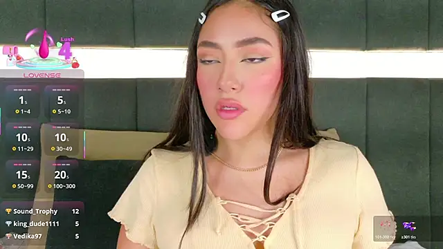 nicolle pierce online show from 12, 11, 2025