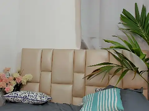 Snapshot of Soy_Bella chatting on 8, 1, 2025 Soy Bella online show from 8, 1, 2025