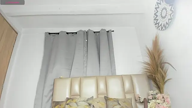 Snapshot of Soy_Bella chatting on 16, 12, 2025 Soy Bella online show from 16, 12, 2025