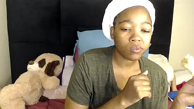 Snapshot of Busty-Londie chatting on 1, 3, 2026 Busty-Londie online show from 1, 3, 2026