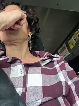 MireyaTorresGu online show from 22, 10, 2025