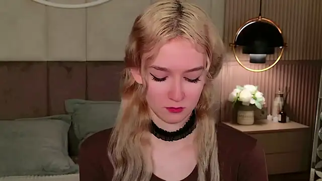 NaomiLoys online show from 25, 2, 2025