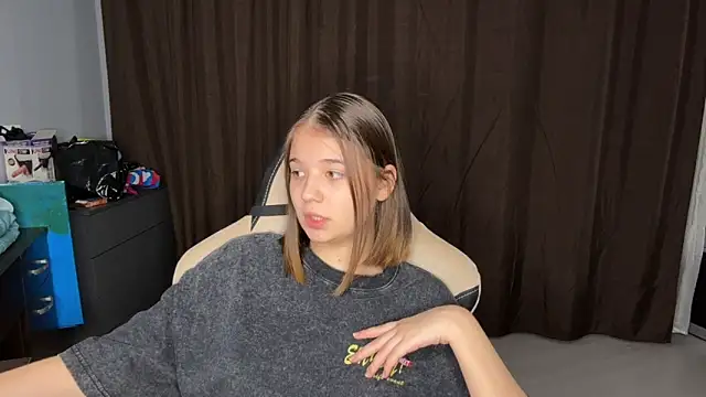 Snapshot of Leela_sun chatting on 17, 12, 2024 Leela sun online show from 17, 12, 2024