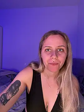 lunawolf21 online show from 10, 3, 2026