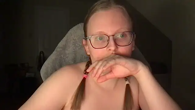 lexie lilacs online show from 28, 2, 2025