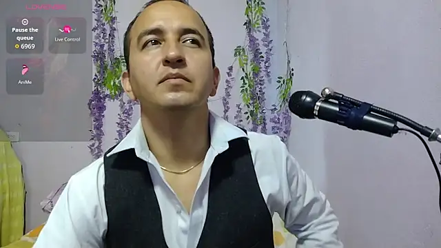 Snapshot of yazforeSolo chatting on 17, 9, 2025 yazforeSolo online show from 17, 9, 2025