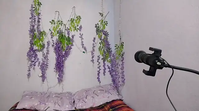 Snapshot of yazforeSolo chatting on 22, 9, 2025 yazforeSolo online show from 22, 9, 2025