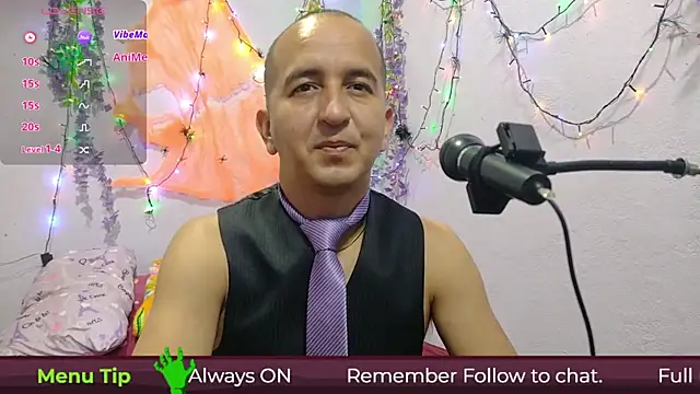 Snapshot of yazforeSolo chatting on 12, 10, 2025 yazforeSolo online show from 12, 10, 2025