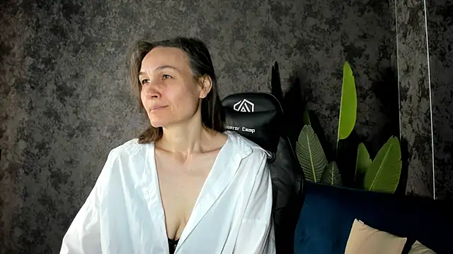 Snapshot of Lillian_White chatting on 18, 10, 2025 Lillian White online show from 18, 10, 2025